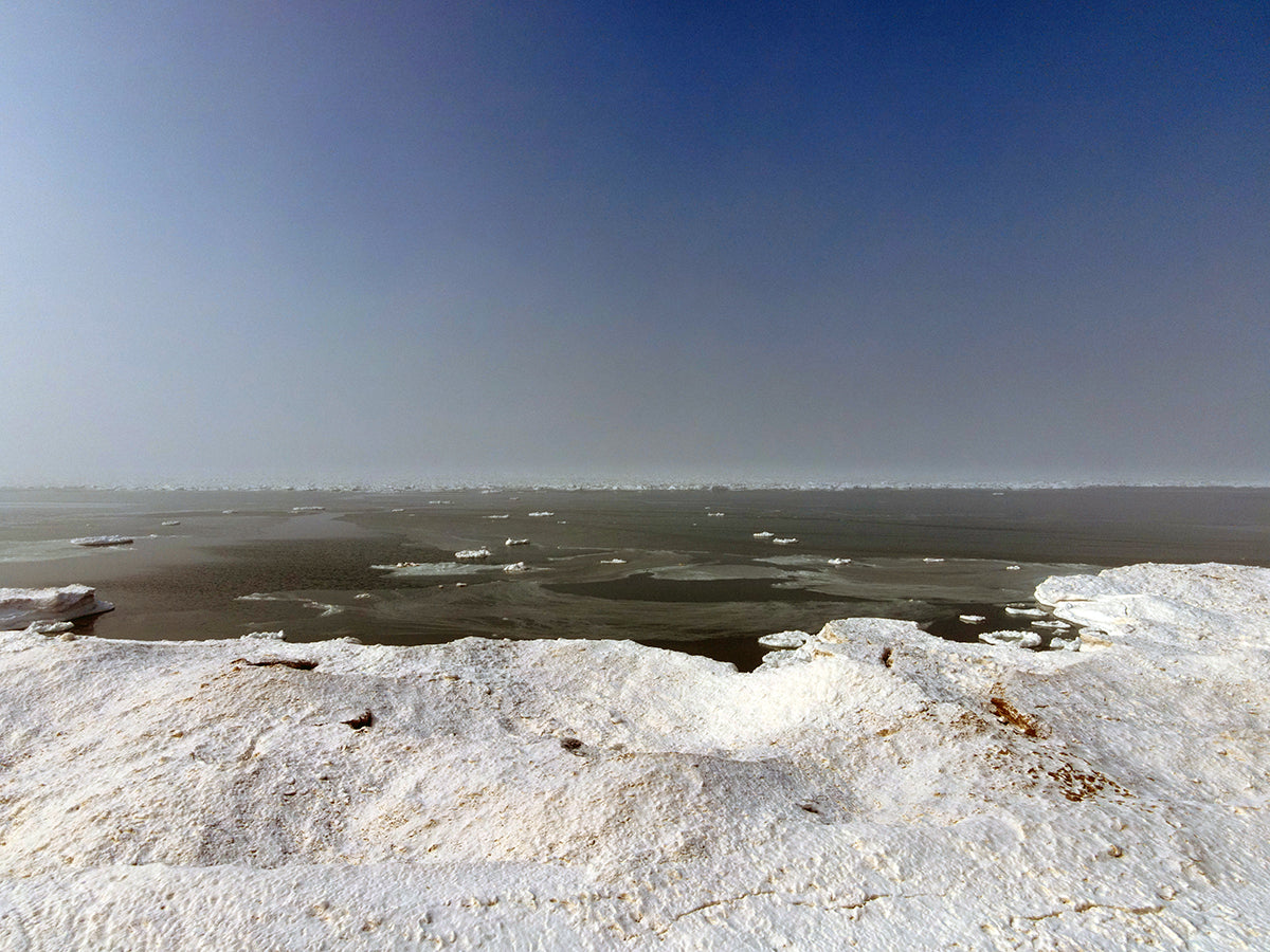 Free Frozen Shoreline and Distant Ice Stock Photography