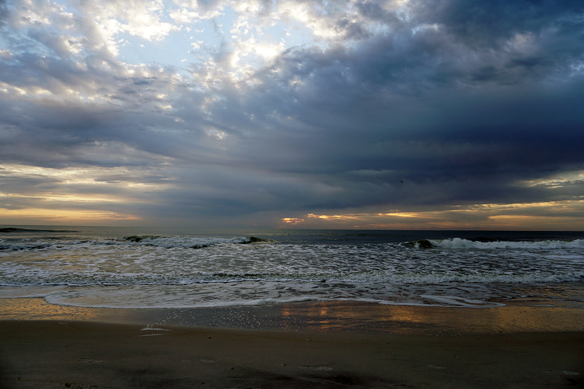 Free Stormy Sky Over Ocean Waves at Dusk Stock Photography