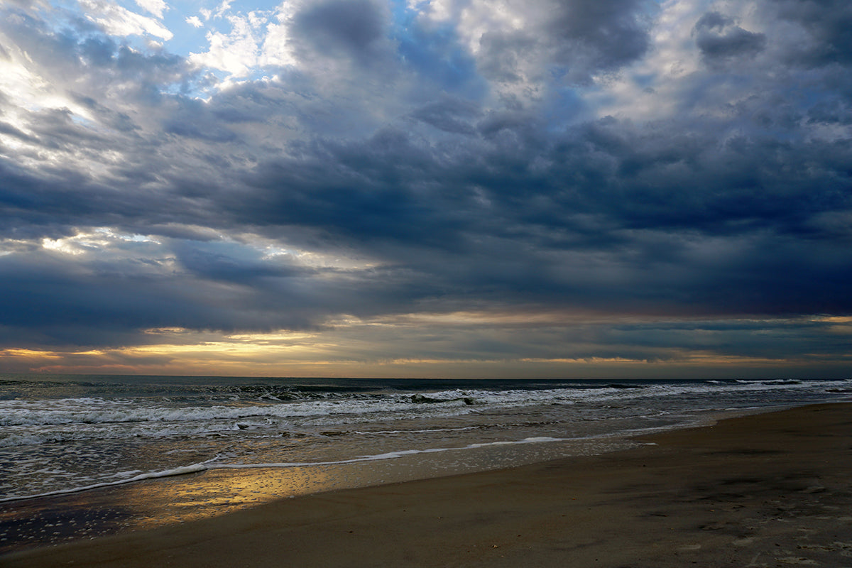 Free Stormy Clouds Over Ocean at Dusk Stock Photography
