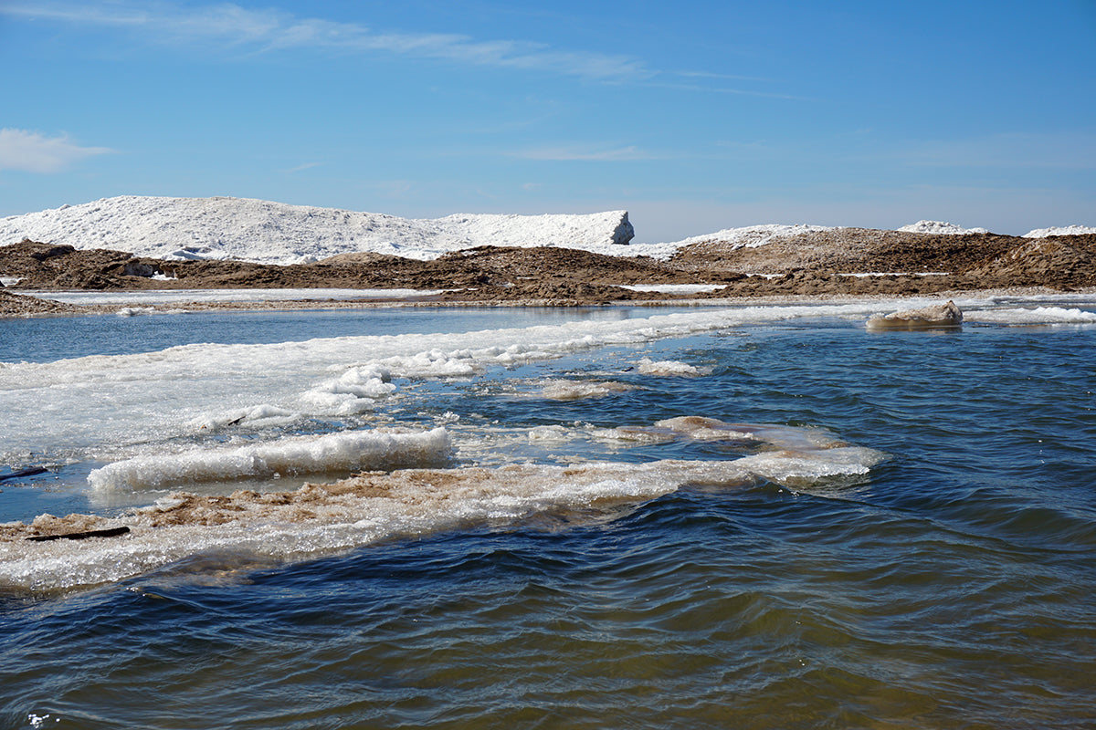 Free Slushy Ice Floes in Lake Water Stock Photography