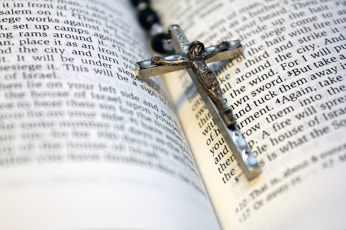 Free Crucifix Resting in Open Bible Stock Photography