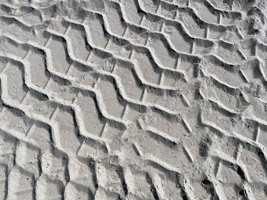 Free Zigzag Tire Tracks in Sand Stock Photography