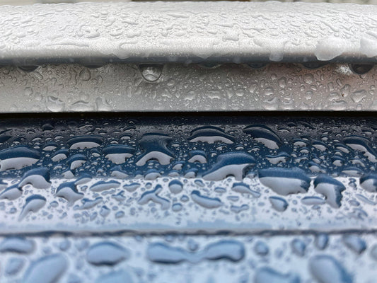 Free Rain on Car Roof and Trunk Stock Photography