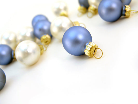 Free Scattered Holiday Ornaments Stock Photography