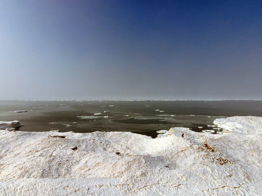 Free Frozen Shoreline and Distant Ice Stock Photography