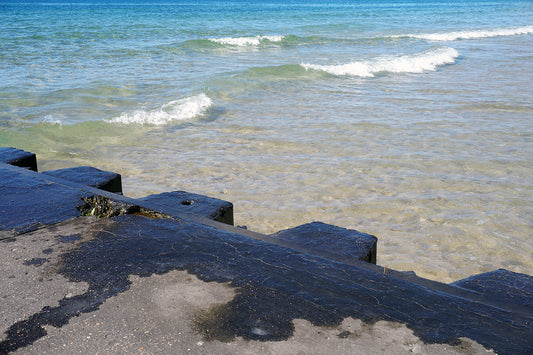 Free Lake Shoreline Steps with Clear Water Stock Photography