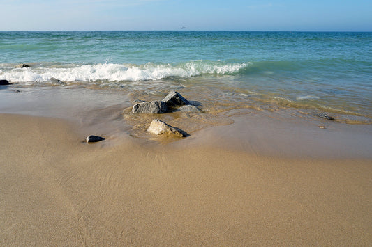 Free Waves Splashing on Sandy Shore Stock Photography