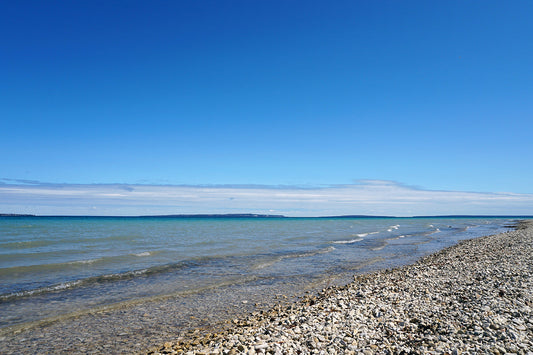 Free Clear Blue Sky Over Pebble Shore Stock Photography