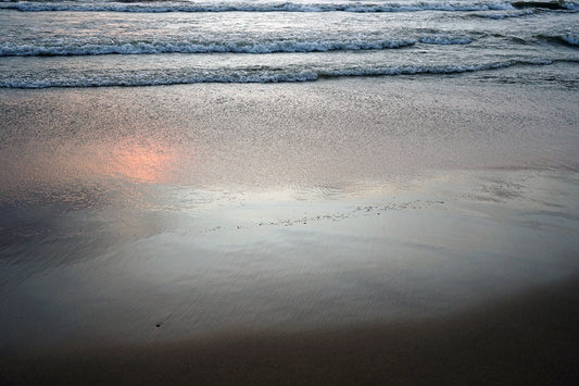 Free Sunset Reflection on Shoreline Stock Photography