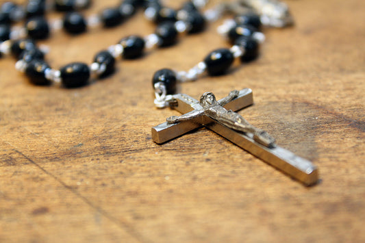 Free Rosary Beads with Crucifix on Wood Stock Photography